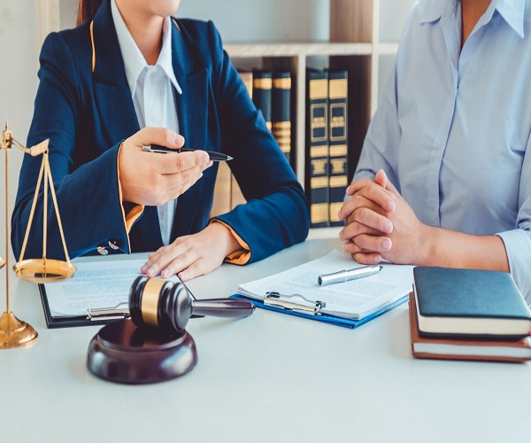 وکیل کیفری | شرح وظایف و ویژگی‌های وکیل خوب در این زمینه
