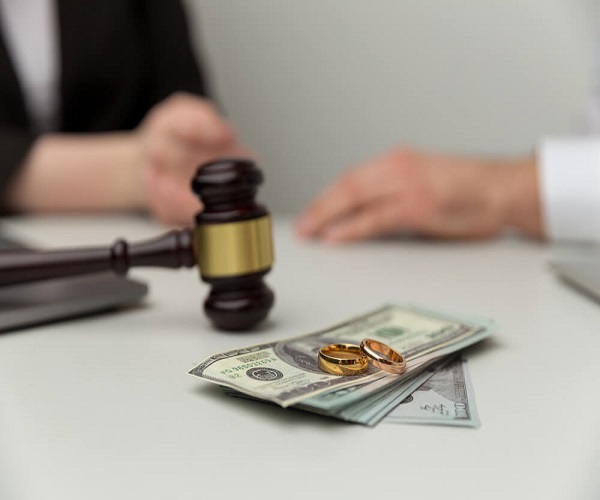 شرایط پرداخت نفقه در زمان عقد و بعد از طلاق