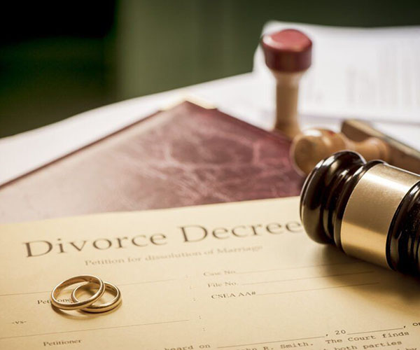 وظایف و اهمیت وکیل طلاق